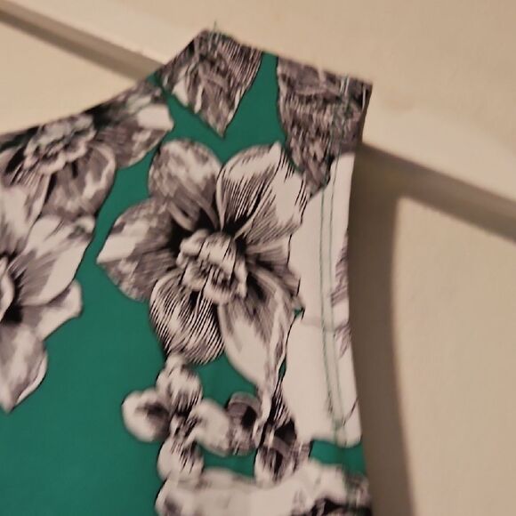 Slinky Brand F loralGreen and White Women's Tank Top L - Picture 5 of 5